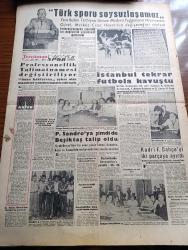Tercüman Gazetesi - 18 Haziran 1960 - İstanbul'da Üniversite Öğrencisi 12 Genç Kayıp - Maliye Vekili Ekrem Alican Beklenen Mühim Konuşmasını Dün Radyoda Yaptı - Sabıklar 102 Ton Altını Rehine Koymuşlar - Ankara Muhteşem Bir Miting Yapılacak - Toptaşı Cezaevindeki Mahkumlar Af Çıkarılsın Diye Teşebbüse Geçmişlerdir - Musevi Cemaati Başkanı Boynunda Taşıdığı Som Altından Dini Sembolü Valiyi Ziyaret Ederek Hazineye Hibe Etti - Hasan Polatkan'ın Ailesi En Az Yüzyıllık Servet Yapmış - İntihar Eden Sabık Dahiliye Vekili Namık Gedik'in Cesedi Gömüldü - Polisin Kılığına Giren Bir Demokrat Partili Daha Yakalandı - Yeni Demokrasinin Eşiğinde 15 Yazan Haldun Taner köşe Yazısı - Keloğlan Çizen Carl Anderson - Salep İzzet Çizen Eflatun Nuri - Karpatlar Bakiresi Yazan Çizen Şahap Ayhan - Bütün Dünya Gazeteleri Fatin Rüştü Zorlu İle Apaçık Alay Ediyorlardı - Dünya Nüfusu 1000 Kişi Olsaydı - Portofino Aşıkları Yazan Louis Walter Yazı Dizisi - Yeni Beden Terbiyesi Umum Müdürü Hüsamettin Gürel