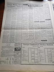 Ulus Gazetesi - 3 Haziran 1960 - 27 Mayıs Dersi Yazan Yakup Kadri Karaosmanoğlu Köşe Yazısı - 75 Milyon Liralık Suistimal İçyüzü - Hürriyet Şehitleri İçin Anıt Rektör Sıddık Sami Onar Bu Konuda Dün Bir Demeç Verdi - İçişleri Bakanı Tümgeneral Muharrem İhsan Kızıloğlu Bulunan Cesetler Bildirilecektir - Kabine Bugün Anıtkabir'i Ziyaret Edecek - Emniyet Altına Alınan Sabıklar - Burhanettin Uluç Paşa 27 Mayısı Anlattı - Yeni Devrin Kültür Ocakları Yazan Bülent Ecevit - Samet Ağaoğlu Nasıl Yakalandı - Billur Köşk Yazan Elizabeth Caddell Yazı Dizisi - Polonya'da Yeniden Ayaklanmalar Oldu - Dış Politika Yazan Ahmet Şükrü Esmer - Kıbrıs Meselesi Avam Kamarasında - Orduya Şükran Orgeneral Cemal Gürsel'e Telgraflar Devam Ediyor - Dünya Basını Milli İnkılabımızı Övüyor - Eyüp Demirspor'u İlk Devrede Yendi - PTT Hacettepe'yi De 3 0 Mağlup Etti - Davis Kupasını Asya Grubu Finali - Havagücü Kıbrıs'a Gidiyor - Muştalı Bayrak Koşusu - Altınordu 2 Adalet 1