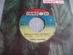 11 - YÜKSEL ÖZKASAP - Almanya'ya geldik hala bekarız - Bir akşam yapayalnız öleceğim Köln'de