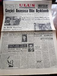 Ulus Gazetesi - 13 Haziran 1960 - Yanlış Bir Müşahede Üzerine Yazan Yakup Kadri Karaosmanoğlu Köşe Yazısı - Geçici Anayasa Dün Açıklandı - Milli Birlik Komitesi Üyeleri Açıklandı - Eski Anayasadaki Müsadere Memnuniyeti Maddesi Kalktı - Adalet Bakanı Abdullah Pulat Gözübüyük'ün Demeci - Yapmak Ve Duyurmak Yazan Bülent Ecevit Köşe Yazısı - Olur Mu Böyle Olur Mu Kardeş Kardeşi Vurur Mu Yazan Altan Öymen Yazı Dizisi - Yeni Ama Kanun Yazan Namık Zeki Aral - Billur Köşk Yazan Elizabeth Caddell Yazı Dizisi -  Beyazıt Meydanında Bugün Büyük Bir Miting Yapılacak - Emil Galip Sandalcı Köşe Yazısı - Demokrat Parti Tarafından Yaptırılmış Olan Binlerce Şiş Bulundu - Ankara Üniversitesi Talebe Birliği Türkiye Milli Talebe Federasyonu İkinci Başkanlığına El Koydu - Amerika Semada 226 Kilo Dinamit Patlatacak - İsrail Suriye'den Şikayetçi - Fenerbahçe Şampiyon Beşiktaş'ı Yendi - Tek Golü Şeref Attı - 1959 1960 Şampiyonu Beşiktaş Kupayı Alıyor - Ankara'da İlk Gece Maçı Gençlerbirliği İle America