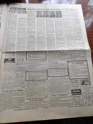 Ulus Gazetesi - 14 Haziran 1960 - Sanayi Bakanlığı Borcu 6,706 Milyar Lira - 1960'da Dışarıya Ödenecek Sanayi Borcu 750 Milyon - 3 Mayıs'ta Cemal Gürsel Celal Bayar'ım İstifa Etmesini İstemişti - Geçici Anayasanın Işığında Yazan Yakup Kadri Karaosmanoğlu Köşe Yazısı - Muhafız Alayını Başkent Alkışladı - İstanbul Üniversitesi Büyük Törenle Açıldı - Olur Mu Böyle Olur Mu Kardeş Kardeşi Vurur Mu Yazan Altan Öymen Yazı Dizisi - Dışarda Türkiye Yazan Kemal Zeki Gençosman - Billur Köşk Yazan Elizabeth Caddell Yazı Dizisi - Paris Kervanı Ve Ötesi Metin And - Devlet Tiyatrosu Paris'te Kral Oidipus Ve Hürrem Sultan'ı Oynayacak - Bir Vatandaşın Hazineye Bağışı 1 Kilo Külçe Altın İle 500 Cumhuriyet Altını - İstanbul Belediyesi Demokratik Parti'nin Gelir Kaynağı İmiş -  America Gençlerbirliğini Dün Gece 2 0 Yendi - Beden Terbiyesi Genel Müdürü Mehmet Arkan Dün İstifa Etti - Davis Kupası Yarım Finalleri - Ankara Kupası Basketbol Turnuvası - Real Madrid'in Talip Olduğu Meşhur Brezilyalı Yıldız Pele