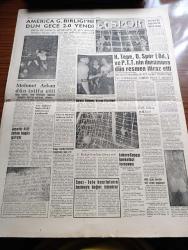 Ulus Gazetesi - 14 Haziran 1960 - Sanayi Bakanlığı Borcu 6,706 Milyar Lira - 1960'da Dışarıya Ödenecek Sanayi Borcu 750 Milyon - 3 Mayıs'ta Cemal Gürsel Celal Bayar'ım İstifa Etmesini İstemişti - Geçici Anayasanın Işığında Yazan Yakup Kadri Karaosmanoğlu Köşe Yazısı - Muhafız Alayını Başkent Alkışladı - İstanbul Üniversitesi Büyük Törenle Açıldı - Olur Mu Böyle Olur Mu Kardeş Kardeşi Vurur Mu Yazan Altan Öymen Yazı Dizisi - Dışarda Türkiye Yazan Kemal Zeki Gençosman - Billur Köşk Yazan Elizabeth Caddell Yazı Dizisi - Paris Kervanı Ve Ötesi Metin And - Devlet Tiyatrosu Paris'te Kral Oidipus Ve Hürrem Sultan'ı Oynayacak - Bir Vatandaşın Hazineye Bağışı 1 Kilo Külçe Altın İle 500 Cumhuriyet Altını - İstanbul Belediyesi Demokratik Parti'nin Gelir Kaynağı İmiş -  America Gençlerbirliğini Dün Gece 2 0 Yendi - Beden Terbiyesi Genel Müdürü Mehmet Arkan Dün İstifa Etti - Davis Kupası Yarım Finalleri - Ankara Kupası Basketbol Turnuvası - Real Madrid'in Talip Olduğu Meşhur Brezilyalı Yıldız Pele