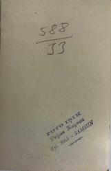 Sahilde birbirlerine sarılarak  poz veren iki genç kız fotoğrafı. FOTO IŞIK Doğan Kaynar Tel: 3663- SAMSUN ,ORİJİNAL SİYAH & BEYAZ, 14 x 9cm EBADINDA - 1940'LAR, 1950'LER, 1960'LAR ve 1970'LER