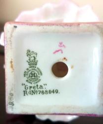 İngiliz Royal Daulton Çiçekçi Kız 