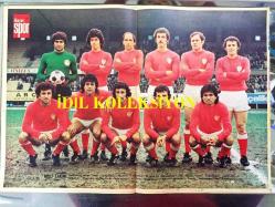 HAYAT SPOR DERGİSİ - 18 ŞUBAT 1977 - SAYI: 7 - TÜRK FUTBOL MİLLİ TAKIMI 1977 TAKIM KADROSU POSTERİ - SARIYER 1977 TAKIM KADROSU POSTERİ - KONYA İDMAN YURDU 1977 TAKIM KADROSU POSTERİ - FATİH TERİM - VEYSEL SERÇE - FETHİ DEMİRCAN - OTOMOBİL PİST YARIŞINI LEVENT PEKÜN KAZANDI - RIDVAN BÜLBÜL - HALİT KIVANÇ - VELİ BALLI - MEHMET YURDADÖN - TOKATSPOR - TEKİRDAĞSPOR - SEDAT ARZUOĞULLARI - EMİN TUNCALI - OKTAY ÜNVER -NİHAT GÜNER - ORHAN DEMİR - HALİL ATALIK - YILMAZ DİNCEL - EROL ÖZGÜÇ - CEMİL CİĞERİM - SÜHA BAŞARAN - MCGARRY - FEDERASYON BAŞKANI YAŞAR SEVİM, HENTBOL - CEM ATABEYOĞLU - TURHAN KAHRAMAN - GÜVEN TUĞAN - ARKA KAPAK, ENDER KONCA POSTERİ - POSTERLİ 32 SAYFA TAM TAKIM SPOR DERGİSİ
