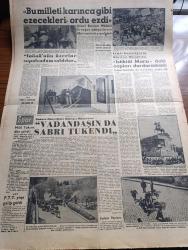 Dünya Gazetesi - 3 Haziran 1960 - Satılık Vicdanlar Sergisi Yazan Falih Rıfkı Atay Köşe Yazısı - Açıklanan Suistimaller - Ziraat Bankası Yolsuzluğunun İçyüzü - Eski Maliye Bakanı Hasan Polatkan'ın Bir Sigortası Şirketinden Zimmetine 4 Milyon Liradan Fazla Para Geçirdiği Dün İstanbul'da Resmen Bildirildi - Rektör Sıddık Sami Onar İstanbul'da Öldürülen Öğrenci Sayısı Az Değil dedi - Dün De Yüzlerce Silah Ele Geçti - Adnan Menderes Yurtdışına Kaçmak İstiyordu - Dolar Karaborsada 11 Liraya Kadar Düştü - Hürriyet Şehidi Teğmen Ali İhsan Kalmaz İçin Isparta Ve Eğridir'de Anıldı - Beş Kadından Gelen Mektup Yazan John Klempner Yazı Dizisi - Tahkikat Komisyonunda Sorgum Yazan Bedii Faik Yazı Dizisi - 27  Mayıs 1960 Şiiri Yazan Necati Cumalı - Sandra Çizgi Roman - Lindi Çizgi Roman - Dr. Çat Çizen Bozz - Bu Milleti Karınca Gibi Ezecekleri Ordu Ezdi - Milli Takım Dün Çalıştı - PTT Yine Galip Geldi - İzmir Gençliğinin Hürriyet Mücadelesi - İstiklal Marşı Dahi Copları Durduramadı - Kurban Bayramı