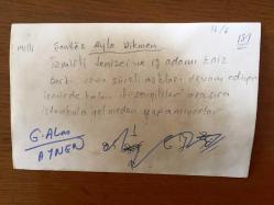 AYLA DİKMEN'İN ORİJİNAL FOTOĞRAFI - 18 x 11,5 cm EBADINDA - SİYAH & BEYAZ - AYLA DİKMEN ve SEVGİLİSİ ENİS BERKİ BİR RESTORAN MASADINDA BİRLİKTE YEMEK YERKEN ÇEKİLMİŞ GÜZEL BİR HATIRA FOTOĞRAFI
