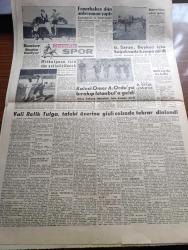 Havadis Gazetesi - 4 Kasım 1960 - Vali Refik Tulga Talebi Üzerine Gizli Celsede Tekrar Dinlendi - 6 7 Eylül Davasına Dün Devam Edildi - Adnan Menderes'in Avukatı Burhan Apaydın Savcının Şahitleri Daha Evvel Dinleyerek İşine Gelenleri Vel ettiğini İddia Etti - Vinylex Davası Bugün Başlıyor - Duruşmadan Notlar - Maliye Vekili Ekrem Alican Huzur Ve Emniyet İktisadi Refahın İlk Şartıdır Dedi - Alpaslan Türkeş Bugün Bir Konferans Verecek - CENTO Kültür Semineri - Türkiye Milli Talebe Federasyonu Yedek Subay Kanunu Hakkındaki Görüşünü Bildirdi - Yeni Bir İslam Tarihi Yazan Peyami Safa Köşe Yazısı - Yeni Rektörler Bugün Seçilecek - Temel Reis Yazan Ralph Stein - Deliler Gülüyor Yazan Süleyman Tekil Yazı Dizisi - Kalorifer Meselesi Yazan Orhan Seyfi Orhon Köşe Yazısı - Basından Özetler - Anayasa Kimin Tarafından ve Nasıl Yapılır Yazan Ordinaryüs Profesör Doktor Ali Fuat Başgil Köşe Yazısı - Explorer 8 Peyki Atıldı - Elektronik Beyin - Affetmeyen Kadın Yazan Yean P. Yoreau - Fenerbahçe Takımı