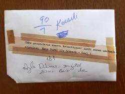 AYLA DİKMEN'İN ORİJİNAL 2'Lİ FOTOĞRAF SETİ - 18 x 12 cm EBADINDA 2 ADET FOTOĞRAF - SİYAH & BEYAZ - AYLA DİKMEN ve SEVGİLİSİ ENİS BERKİ'NİN BİRLİKTE OLDUKLARI ANLARDAN 2 FARKLI KARE, AYLA DİKMEN ''LÜKS GAZİNOLAR SANATI KATLETMEKTEDİR'' ŞEKLİNDE BİR İFADE KULLANMIŞTI.