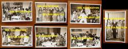 AYLA DİKMEN'İN ORİJİNAL 7'Lİ FOTOĞRAF SETİ - 18 x 12 cm EBADINDA 7 ADET FOTOĞRAF - SİYAH & BEYAZ - AYLA DİKMEN'İN 1. ZIRHLI TÜMENE BAĞLI SUBAYLARIN EŞLERİNİN DÜZENLEDİĞİ GECEYE SÜRPRİZ KONUK OLARAK KATILDIĞI ANLRDA ÇEKİLMİŞ 7 FARKLI KARE -  AYLA DİKMEN MASADA KONUKLARLA SOHBET EDERKEN, AYLA DİKMEN SUBAY ÇOCUKLARINI KUCAĞINDA SEVERKEN ve AYLA DİKMEN KIZ FOLKLOR EKİBİYLE OYNARKEN... ÖZEL ARŞİV - 17 MAYIS 1974