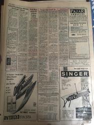 YENİ SABAH GAZETESİ 29 KASIM 1963 YIL :26 SAYI :8877-- Washington da beyanat veren :İnönü ,Koalisyonu devam ettirmek istiyor --Jacgueline haykırdı :Aman Allah ım kocamı öldürdüler ---Kanarya -5 tankeri acele yardım istiyor ---Eroin kaçakçısı bir milyoner yakalandı ---Mamak ta karar 5 Aralık ta bildirilecek --Kaatil Üsteğmen sivil mahkemede yargılanacak --Erkek Sanat Okulunda Bir de Öğrenci Var ---Taksi uçuruma yuvarlandı ,2 ölü ,3 yaralı var ---Fransız Balladları : Siyavuşgil ---Şakiyi korumak için jandarmayı öldüren köylüler ,köyü terk etti ---Kayak salonlarında motörlü gösteriler ---20-21 Mayıs Şehitlerinin Ailelerine İkramiye Verilecek ---Kılıç : Fenerbahçe yi daha şanslı görüyorum  dedi ---Fenerbahçe ,Galatasaray  maçı için dün kampa girdi --İsmet Uluğ teşkilatı itham etti --Akel : Beşiktaş ın 195 bin lira borcu gözüküyor dedi ---İnter :1 Monaco :0---İzmir de zengin bir yağ tüccarı intihara teşebbüs etti ---Linda Darnell , eşinden boşandı ----