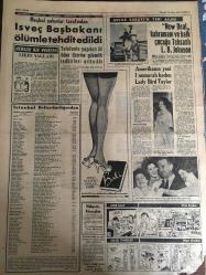 YENİ SABAH GAZETESİ 25 KASIM 1963 YIL :25 SAYI :8873--Kaatili Vurdular --İnönü ,törende bulunmak üzere dün Washington a gitti ---Cenaze töreni bugün yapılıyor ---Bayan Kennedy ayin de dua etti ---Kennedy nin 45.Yaş Günü ve Marilyn Monroe --Başkan Johnson Çarşamba Günü Kongreye Hitap Edecek --Devlet adamları Washington da toplanıyor ---Nihayet Castro da konuştu ---Seçim Sohbeti : Siyavuşgil --New Deal , kahramanı ve halk çocuğu  Teksaslı L.B.Johnson ---Amerika nın yeni 1 numaralı kadını Lady Bird Taylor --Yeni Bir Tiyatro Kuruldu : Gen -Ar ---Fenerbahçe ,K.Yaka yı da yenemedi :0-0--Galatasaray ,İstanbul u Metin in golleriyle yendi :3-0--B.Spor ,H.Tepe den 2 puan kopardı :2-1--PTT ,Altay la berabere kaldı --Feriköy dün G.Tepe den puan aldı :0-0--