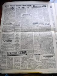 Havadis Gazetesi - 27 Kasım 1960 - Vinylex Ve Nedim Ökmen Davaları Anayasa Davası İle Birleştirildi - 6 7 Eylül Davası Savcının Mütalaası İçin 3 Aralık Tarihine Talik Edildi - Kurucu Meclis Yasası Dün Milli Birlik Komitesine Verildi - Füruzan Tekil Beraat Etti - Demokrasiye İnanmak Yaşam Gökhan Evliyaoğlu Köşe Yazısı - Karıştırıcılar Kim Yazan Orhan Seyfi Orhon Köşe Yazısı - Temel Reis Çizen Ralph Stein - Deliler Gülüyor Yazan Süleyman Tekil Yazı Dizisi - Halide Dolu Ressam Oldu - Basından Özetler - Bütün Sporcular İçin Af Çıktı - Affetmeyen Kadın Yazan Jean P. Moreau Yazı Dizisi - Bulmaca - Ankara Radyosu Programı - Bu Ceset Kimin Yazan W. J. Yazı Dizisi - İstanbul Şehir Tiyatrosu Programı - Milli Futbol Takımımızdan Zafer Bekliyoruz - Antrenör Puppo Sandro - A Milli Takımımız Bulgaristan Karşısında - Varol Ürkmez - Turgay Şeren - İsmail Kurt - Metin Oktay Fotoğraf - Can Bartu Fotoğraf - Lefter Küçükandonyadis Fotoğraf - A Milli Takım Futbolcuları Foto - Bulgaristanla İlk Milli Maç