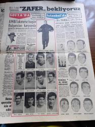Havadis Gazetesi - 27 Kasım 1960 - Vinylex Ve Nedim Ökmen Davaları Anayasa Davası İle Birleştirildi - 6 7 Eylül Davası Savcının Mütalaası İçin 3 Aralık Tarihine Talik Edildi - Kurucu Meclis Yasası Dün Milli Birlik Komitesine Verildi - Füruzan Tekil Beraat Etti - Demokrasiye İnanmak Yaşam Gökhan Evliyaoğlu Köşe Yazısı - Karıştırıcılar Kim Yazan Orhan Seyfi Orhon Köşe Yazısı - Temel Reis Çizen Ralph Stein - Deliler Gülüyor Yazan Süleyman Tekil Yazı Dizisi - Halide Dolu Ressam Oldu - Basından Özetler - Bütün Sporcular İçin Af Çıktı - Affetmeyen Kadın Yazan Jean P. Moreau Yazı Dizisi - Bulmaca - Ankara Radyosu Programı - Bu Ceset Kimin Yazan W. J. Yazı Dizisi - İstanbul Şehir Tiyatrosu Programı - Milli Futbol Takımımızdan Zafer Bekliyoruz - Antrenör Puppo Sandro - A Milli Takımımız Bulgaristan Karşısında - Varol Ürkmez - Turgay Şeren - İsmail Kurt - Metin Oktay Fotoğraf - Can Bartu Fotoğraf - Lefter Küçükandonyadis Fotoğraf - A Milli Takım Futbolcuları Foto - Bulgaristanla İlk Milli Maç