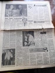 Havadis Gazetesi - 28 Kasım 1960 - Edirne Üniversitesinin Kurulması Gerçekleşiyor - Batı Trakya Türkleri Üniversitenin Kuruluşuna Yardım Etmek İstiyor - Berrin Menderes Şahitlik Edecek - Üniversitede Yeni Bir Tasfiye Mi - Akıl Hastalarının Dünkü Gösterileri - Aydın Yalçın Ve Arkadaşları Parti Kurmaya Çalışıyor - Demokrasi Ve Yenilik Yazan Gökhan Evliyaoğlu Köşe Yazısı -  Venezuela'da Talebe Polisle Çarpıştı - Temel Reis Çizen Ralph Stein - Yabancıları Karıştırmamalı Yaşam Orhan Seyfi Orhon Köşe Yazısı - Deliler Gülüyor Yazan Süleyman Tekil Yazı Dizisi - Aşkı Tanrı Kıskançlığı Şeytan Yaratmış - Bu Ceset Kimin Yazan W. J. Yazı Dizisi - Affetmeyen Kadın Yazan Jean P. Moreau Yazı Dizisi - İstanbul Ankara Radyosu Programı - Viski Depolarında Kazlar Bekçilik Ediyor - Amerika Feza Çalışmalarına 133 Milyon Dolar Sarfediyor - İçkili Gazinolarda Yolsuzluk - A Milli Takımımız Sofyada Bulgaristana 2 1 Yenildi - Metin Oktay Tek Golümüzü Attı