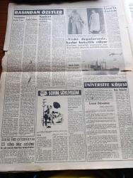 Havadis Gazetesi - 28 Kasım 1960 - Edirne Üniversitesinin Kurulması Gerçekleşiyor - Batı Trakya Türkleri Üniversitenin Kuruluşuna Yardım Etmek İstiyor - Berrin Menderes Şahitlik Edecek - Üniversitede Yeni Bir Tasfiye Mi - Akıl Hastalarının Dünkü Gösterileri - Aydın Yalçın Ve Arkadaşları Parti Kurmaya Çalışıyor - Demokrasi Ve Yenilik Yazan Gökhan Evliyaoğlu Köşe Yazısı -  Venezuela'da Talebe Polisle Çarpıştı - Temel Reis Çizen Ralph Stein - Yabancıları Karıştırmamalı Yaşam Orhan Seyfi Orhon Köşe Yazısı - Deliler Gülüyor Yazan Süleyman Tekil Yazı Dizisi - Aşkı Tanrı Kıskançlığı Şeytan Yaratmış - Bu Ceset Kimin Yazan W. J. Yazı Dizisi - Affetmeyen Kadın Yazan Jean P. Moreau Yazı Dizisi - İstanbul Ankara Radyosu Programı - Viski Depolarında Kazlar Bekçilik Ediyor - Amerika Feza Çalışmalarına 133 Milyon Dolar Sarfediyor - İçkili Gazinolarda Yolsuzluk - A Milli Takımımız Sofyada Bulgaristana 2 1 Yenildi - Metin Oktay Tek Golümüzü Attı