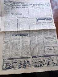 Yeni İstanbul Gazetesi - 13 Haziran 1960 - Geçici Anayasa Gece İlan Edildi - Anayasaya Göre Sakıtlar Dokuz Kişilik Yüksek Adalet Divanı'nda Yargılanacak - Denizde Hürriyet Mitingi - Anayasa 4 Bölüm Ve 27 Maddeden Kurulu - Celal Bayar Vatana İhanet Suçu İle Yargılanacak - Eski Vali Ethem Yetkiner ve Belediye Reisi Kemal Aygün İfade Veriyorlar - İdam Cezası Kimler İçin Talep Edilecek - Basın İçin Anayasa Teminatı İsteniyor - Cemal Gürsel Çankaya Köşkünde Oturacak -  Sarı Melek Yazan Reşat Enis Yazı Dizisi - James Bond Çizen Jan Fleming - Cici Teyze Çizen Saunders ve Ernst - Abdülhamid Ve Ortadoğu'da Komitacılar Yazan Nizamettin Nazif Tepedelenlioğlu Yazı Dizisi - Bugünkü Burç Falınız - 19  Mayısta Mustafa Kemal Büyük Kurtuluşun Mucizevi Hikayesi Yazan Naşit Uluğ Yazı Dizisi - Eisenhower'in Ziyareti Dolayısıyla Tokyo'da Güvenlik Tedbirleri Alındı - Paris'te Cezayirli Milliyetçiler İle Polis Arasında Çarpışmalar Oldu - Fenerbahçe Beşiktaş'tan Rövanşı Aynı Skorla Aldı 1 0