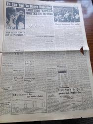 Yeni İstanbul Gazetesi - 13 Haziran 1960 - Geçici Anayasa Gece İlan Edildi - Anayasaya Göre Sakıtlar Dokuz Kişilik Yüksek Adalet Divanı'nda Yargılanacak - Denizde Hürriyet Mitingi - Anayasa 4 Bölüm Ve 27 Maddeden Kurulu - Celal Bayar Vatana İhanet Suçu İle Yargılanacak - Eski Vali Ethem Yetkiner ve Belediye Reisi Kemal Aygün İfade Veriyorlar - İdam Cezası Kimler İçin Talep Edilecek - Basın İçin Anayasa Teminatı İsteniyor - Cemal Gürsel Çankaya Köşkünde Oturacak -  Sarı Melek Yazan Reşat Enis Yazı Dizisi - James Bond Çizen Jan Fleming - Cici Teyze Çizen Saunders ve Ernst - Abdülhamid Ve Ortadoğu'da Komitacılar Yazan Nizamettin Nazif Tepedelenlioğlu Yazı Dizisi - Bugünkü Burç Falınız - 19  Mayısta Mustafa Kemal Büyük Kurtuluşun Mucizevi Hikayesi Yazan Naşit Uluğ Yazı Dizisi - Eisenhower'in Ziyareti Dolayısıyla Tokyo'da Güvenlik Tedbirleri Alındı - Paris'te Cezayirli Milliyetçiler İle Polis Arasında Çarpışmalar Oldu - Fenerbahçe Beşiktaş'tan Rövanşı Aynı Skorla Aldı 1 0