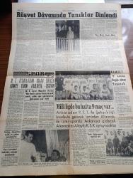 Yeni İstanbul Gazetesi - 8 Kasım 1960 - Amerika Bugün Başkan Seçiyor - Kennedy Mi Nixon Mı - İki Taraf Savaşı Yazan Habib Edib Törehan Köşe Yazısı - Rüşvet Davasında Tanıklar Dinlendi - Vinylex Şirketi Davası - Hasan Polatkan - Gaziantep Olaylarında 10 Kişi Sanık Cinayetten Sanık - Üniversite Dün Açıldı - Açılış Konuşmasını Yakinen Kürsüden İnen Sıddık Sami Onar'ın Eli Ayhan Toraman Tarafından Öpülüyor Fotoğraf - 7 Helikopter İstanbul Ve Ankara Hava Alanlarında Kullanılacak - Atatürk Haftasını Milli Birlik Komitesi Benimsedi - Meçhul Sevgili Nakleden Refik Özdek Yazı Dizisi - Çocuk İşçiler Yazan Doktor Orhan Sanus - James Bond Çizen Jan Fleming - Cici Teyze Çizen Saunders ve Ernst - Eğlence Rehberi - İstanbul Ankara Radyosu Programı -  Vezneciler Yolu Trafiğe Açıldı - Eichman Altı Milyon Yahudiyi Öldüren Adam Çeviren Nevin Kınay Yazı Dizisi -  Nasır ile Eyüp Han Dünya Durumunu Görüştüler - Michele Morgan'ın Oğlu Babasını Tercih Etti - Beden Terbiye Teşkilatını Islah Edecek Komite