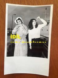 NEJAT UYGUR'UN ORİJİNAL 6'LI FOTOĞRAF SETİ - 18 x 12 cm ve 24 x 18 cm EBADINDA 6 ADET FOTOĞRAF - SİYAH & BEYAZ - NEJAT UYGUR'UN BİR YEŞİLÇAM FİLMİNDEN ÇEKİLMİŞ 6 FARKLI KARE