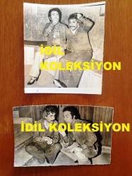 NEJAT UYGUR'UN ORİJİNAL 2'Lİ FOTOĞRAF SETİ - 14 x 9 cm ve 12 x 11 cm EBADINDA 2 ADET FOTOĞRAF - SİYAH & BEYAZ - NEJAT UYGUR'UN OYUN ARKADAŞIYLA BİRLİKTE SAHNE ALDIĞI ANLARDAN 2 FARKLI KARE , NEJAT UYGUR'UN BIYIKLI OLDUĞU ZAMANLARDAN, 1970'LER