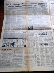 Yeni İstanbul Gazetesi - 17 Kasım 1960 - Amerikan Seçiminden Sonra Yazan Habib Edib Törehan Köşe Yazısı - Alpaslan Türkeş Ve 13 Arkadaşının Görevleri Dün Açıklandı - Affedilen Milli Birlik Komitesi Üyeleri Dört Yıl Müddetle Dış Memleketlerde Kalacaklar - 6 7 Eylül Davasında İse Adnan Menderes'in Avukatı Burhan Apaydın İsmet İnönü'nün De Tanık Olarak Dinlenilmesini İstedi - Demokrat Parti'nin Malları Nasıl Tasfiye Edilecek -  Başsavcı Egesel İle Hayrettin Erkmen Söz Düellosu - Meçhul Sevgili Nakleden Refik Özdek Yazı Dizisi - Doğu Ve Güneydoğu Anadolu'nun Kalkındırılması Yazan Doktor Fazlı Ayverdi Yazı Dizisi - Orhan Veli'yi Anarken Yazan Fikret Adil - İstanbul Ankara Radyosu Programı - Birleşmiş Milletler Küçük Devletlere İhtarda Bulundu - Eichman Altı Milyon Yahudiyi Öldüren Adam Çeviren Nevin Kınay Yazı Dizisi - Fransa Batı Almanya'ya Hava Üssü Veriyor - İdil Biret'in Moskova'da Üçüncü Konseri De Başarı Kazandı - Bugünkü Burç Falınız - Yüksek Adalet Divanı Önünde Yassıada Duruşması