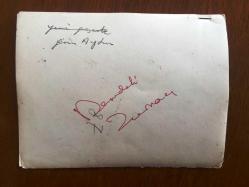 NEJAT UYGUR'UN ORİJİNAL 2'Lİ FOTOĞRAF SETİ - 16 x 12 cm EBADINDA - SİYAH & BEYAZ - NEJAT UYGUR BİR TİYATRO OYUNUNDA PALYAÇO KOSTÜMÜYLE OYUNUNU SERGİLERKEN SAHNE ARKADAŞLARIYLA BİRLİKTE ÇEKİLMİŞ 2 FARKLI KARE