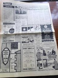 Hürriyet Gazetesi - 1 Haziran 1960 - Dahiliye Vekili Tümgeneral Muharrem İhsan Kızıloğlu Dün Sabık İktidar Şefleri Hesap Gününü Bekliyor Dedi - İstanbulda Gece Yasağı 3 Saate Kadar İndi - Vali Refik Tulga Taşlıtarlada Dargınları Barıştırdı - İsimsiz Kadın Aşk Ve His Romanı Yazan Theresa Drake Yazı Dizisi - Kanser Hakkında Son Bilgiler - Ankarada Hürriyet Mücadelesi Nasıl Başlamıştı - Allah Çocukları Unuttu Yazan Oya Baydar Yazı Dizisi - Hürrem Sultan Yazan Feridun Fazıl Tülbentçi  Yazı Dizisi -  Celal Bayar Migros Ve Gima'da En Büyük Hissedar - Gökler Hakimi Gordon Çizgi Roman -Milli Birliğin Işığı Altında İzmir Tarihî Bir Gün Yaşadı - Güreş Milli Takımlarımız Dün Burgaz'a Hareket Etti - Orgeneral Cemal Gürsel Dün Basın Toplantısı Yaptı - Sabık İktidar Mensupları Hakkında Tahkikat Açılması Dün Kararlaştırıldı - Hürriyet Şehidi Teğmen Ali İhsan Kalmaz - Tuğgeneral Sıtkı Ulay - Kurmay Albay Alparslan Türkeş Dün Başvekalet Müsteşarı Oldu