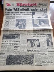 Hürriyet Gazetesi - 18 Haziran 1960 - Maliye Vekili Ekrem Alican Milyarlık Borçları Açıkladı - Hazine İmkanlarını Tüketen Sabıklar Sadece 16 Ton Serbest Altın Bırakmış - Yüksek Adalet Divanı Çalışmalarını Tanzim Eden Kanun Hazırladı - 12 Üniversitelinin Aramaya Rağmen İzleri Bulunamadı - Devlet Demiryolları'nda 675 Bin Liralık Bir Suistimal Meydana Çıkarıldı - Dün Eyüp'te Yapılan Büyük Hürriyet Mitingi - İstanbul Valisi Refik Tulga Estergon Fatihi Mehmet Paşa'nın Kabrini Ziyaret Etti - Türkiye Musevi Cemaati Reisi Hahambaşı Rafael Saban Dini Sembol Kolyesini Hazineye Hediye Etti - Suriye'de Türk Parası Yükseldi - İsimsiz Kadın Aşk Ve His Romanı Yazan Theresa Drake Yazı Dizisi - İstanbul Radyosu Müdürü Kurmay Binbaşı Kenan Ersoy Dün İmam Hatip Okulu Öğrencileriyle Konuştu - Dedektif Nik'in Maceraları Çizgi Roman -  Adnan Pekak Çakıl Gazinosunda - Mukaddes Sır Aşk Ve Macera Romanı Çizen Faruk Geç -  Gina Lolobrigida Yüzünden Toronto Harp Meydanına Döndü - Gürsel Kupası