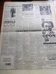Hürriyet Gazetesi - 18 Haziran 1960 - Maliye Vekili Ekrem Alican Milyarlık Borçları Açıkladı - Hazine İmkanlarını Tüketen Sabıklar Sadece 16 Ton Serbest Altın Bırakmış - Yüksek Adalet Divanı Çalışmalarını Tanzim Eden Kanun Hazırladı - 12 Üniversitelinin Aramaya Rağmen İzleri Bulunamadı - Devlet Demiryolları'nda 675 Bin Liralık Bir Suistimal Meydana Çıkarıldı - Dün Eyüp'te Yapılan Büyük Hürriyet Mitingi - İstanbul Valisi Refik Tulga Estergon Fatihi Mehmet Paşa'nın Kabrini Ziyaret Etti - Türkiye Musevi Cemaati Reisi Hahambaşı Rafael Saban Dini Sembol Kolyesini Hazineye Hediye Etti - Suriye'de Türk Parası Yükseldi - İsimsiz Kadın Aşk Ve His Romanı Yazan Theresa Drake Yazı Dizisi - İstanbul Radyosu Müdürü Kurmay Binbaşı Kenan Ersoy Dün İmam Hatip Okulu Öğrencileriyle Konuştu - Dedektif Nik'in Maceraları Çizgi Roman -  Adnan Pekak Çakıl Gazinosunda - Mukaddes Sır Aşk Ve Macera Romanı Çizen Faruk Geç -  Gina Lolobrigida Yüzünden Toronto Harp Meydanına Döndü - Gürsel Kupası