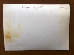 NEJAT UYGUR'UN ORİJİNAL 2'Lİ FOTOĞRAF SETİ - 18 x 13 cm EBADINDA - SİYAH & BEYAZ - NEJAT UYGUR ve TİYATRO SAHNESİ ARKADAŞLARININ TOPLUCA HATIRA FOTOĞRAFI ÇEKTİRDİKLERİ 2 FARKLI KARE