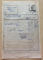 LASTİK MÜHÜR FATURASI - 30 MAYIS 1985 - NET REKLAM - FUAT İĞDEBELİ - TÜNEL, İSTANBUL - OSMAN FAHİR SEDEN, O.F.S. PRODÜKSİYON - BEYOĞLU, İSTANBUL - ISLAK İMZALI, KAŞELİ - 17 x 26 cm EBATLI ORİJİNAL FATURA - TÜRK SİNEMA - FİLM TARİHİ