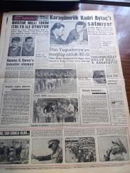 Akşam Gazetesi - 16 Haziran 1960 - Dış Münasebetlerin Yürütülmesi Yazan Doçent Doktor Edip F. Çelik Köşe Yazısı - Sabıkların Bankadaki Paraları 1 Milyar TL - Muzaffer Kurbanoğlu Avrupa'da Kayıp - Yassıada'da Polis Romanları Rağbet Gördü - Seçimler 4 5 Ay İçerisinde Yapılacak - 19 Mayıs Gösterisi 26 Haziran'da Yapılacak - Milli Birlik Komitesi Üyeleri Törenle And İçecek - Belediye Başkanı Kurmay Albay Şefik Erensü - Güzellik Kraliçesi Organizatörlerinin Elinden Zor Kurtulan İki Güzel Fotoğraf - Kore Birliği Yola Çıktı - Kızkulesi Kahramanı Çizen Suat Yalaz - Dördüncü Murad Siyah Zambak Yazan Suzan Sözen Yazı Dizisi - İhtilal Ve Partiler Yazan Müşerref Hekimoğlu Köşe Yazısı - Aşk Var Oldukça Aşk Ve His Romanı Resimleyen Remzi - Mutlu Sıkıntılar Yazan Aziz Nesin Köşe Yazısı - İngiliz Ana Kraliçesi Elizabeth Evlenecekmiş - Bize Barbaroslu Derler Yazan Çizen Ratip Tahir Burak - Kont Senlibenli Çizgi Roman - Nazlı İle Hamza Karikatür - Vadiler Hakimi Çizgi Roman - Karagümrük'lü Kadri Aytaç