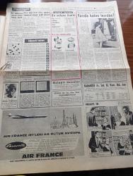 Hürriyet Gazetesi - 4 Ağustos 1960 - 235 General Ve Amiral Emekliye Ayrıldı - Türk Ordusu Gençleştiriliyor - Genelkurmay Başkanlığına Orgeneral Cevdet Sunay Getirildi - Milli Savunma Bakanı Fahri Özdilek de Tekaüt Oldu - Dernekler Politikadan Uzak Kalacak - Amerika İthalat İçin 34 Milyon Dolar Verdi - Akşehir'de Daha Da Ucuzladı - 32 Yaşını Dolduran Eski Bir Dubanın Yerine 30 Dakikada Yenisi Kondu -  Gençlere İşkence Yapan Sahte Bir Polis Yakalandı -  İsimsiz Kadın Aşk Ve His Romanı Yazan Theresa Drake Yazı Dizisi - Dedektif Nik'in Maceraları Çizgi Roman - Hem Sağır Hem Dilsiz Sanığın İfadesini Almaktadır Kabil Olmadı - Mukaddes Sır Aşk Ve Macera Romanı Çizen Faruk Geç - Hürrem Sultan Yazan Feridun Fazıl Tülbentçi Yazı Dizisi - Vivien Leigh Stewart Granger'le Gönül Avutuyor - Olimpiyatların Kuruluşundan Beri En Çok Madalya Kazanan Memleket Amerika - Binici Nail Gönenli Domino İle Yine Birinciliği Kazandı - Fenerbahçe'nin Tertiplediği Balkan Kupası Maçlarına Yunanistan Katılacak