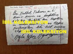 NEJAT UYGUR ve EŞİ NECLA UYGUR TARAFINDAN ISLAK İMZALI ORİJİNAL 3'LÜ AİLE FOTOĞRAFI SETİ - 17 x 11 cm EBADINDA 3 ADET FOTOĞRAF - SİYAH & BEYAZ - NEJAT UYGUR'UN FOTOĞRAFLARIN ARKALARINA BİZZAT EL YAZISI İLE NOT YAZIP İMZALADIĞI 3 ADET AİLE FOTOĞRAFI - NEJAT UYGUR, NECLA UYGUR, SÜHEYL UYGUR, BEHZAT UYGUR, AHMET UYGUR, SÜHA UYGUR ve KEMAL UYGUR - SAHNEDE ÇELENKİN ÖNÜNE ''BABAMIZA'' NOTU İLE İTHAF YAPTIKLARI ve TOPLUCA AİLE FOTOĞRAFI ÇEKTİRDİKLERİ UNUTUMLAZ ANLARDAN 3 ÖZEL KARE - HER FOTOĞRAFIN ARKASINDA NEJAT UYGUR'UN EL YAZISI İLE YAZILI NOTU VE İMZASI VE DE AİLE FOTOĞRAFININ ARKASINDA EŞİ NECLA UYGUR'LA BİRLİKTE MÜŞTEREK İMZA BULUNMAKTADIR - ''BEN, OĞLUM, KARIM ve AİLEM AYRILIYOR DİYENLER KULAĞINA KINA YAPSINLAR''