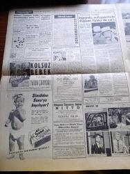 Hürriyet Gazetesi - 8 Ağustos 1960 - Sabıkların Sorgusu 20 Ağustos'ta Bitirilecek - Maden Asansörünün Teli Koptu Beş Ölü Var - Refik Koraltan'ın Oğlu Askere Alındı - Kıbrıs'ta Müfrit Rumlar Bozgunculuğa Hazırlanıyor - Fidel Castro 3 Saat 20 Dakika Konuştu - Elvis Presley de Harp Hazırlıyormuş - Tiyatroda Cinayet - Köylüleri Aydınlatma Faaliyeti Devam Ediyor - İsimsiz Kadın Aşk Ve His Romanı Yazan Theresa Drake Yazı Dizisi - Dedektif Nik'in Maceraları Çizgi Roman - Hürrem Sultan Yazan Feridun Fazıl Tülbentçi Yazı Dizisi - Sancılı Toprak Cezayir Yazı ve Resimler Tahsin Öztin Yazı Dizisi - Mukaddes Sır Aşk Ve Macera Romanı Çizen Faruk Geç - Fenerbahçe Dünkü Hazırlık Maçında Vefa'yı 3 1 Yendi - Beşiktaş Gül Kupası Yarışmalarında 1. Oldu - İstanbul Kürek Şampiyonluğunu Anadolu Hisarı Kazandı
