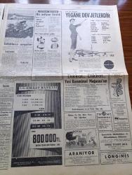 Hürriyet Gazetesi - 8 Ağustos 1960 - Sabıkların Sorgusu 20 Ağustos'ta Bitirilecek - Maden Asansörünün Teli Koptu Beş Ölü Var - Refik Koraltan'ın Oğlu Askere Alındı - Kıbrıs'ta Müfrit Rumlar Bozgunculuğa Hazırlanıyor - Fidel Castro 3 Saat 20 Dakika Konuştu - Elvis Presley de Harp Hazırlıyormuş - Tiyatroda Cinayet - Köylüleri Aydınlatma Faaliyeti Devam Ediyor - İsimsiz Kadın Aşk Ve His Romanı Yazan Theresa Drake Yazı Dizisi - Dedektif Nik'in Maceraları Çizgi Roman - Hürrem Sultan Yazan Feridun Fazıl Tülbentçi Yazı Dizisi - Sancılı Toprak Cezayir Yazı ve Resimler Tahsin Öztin Yazı Dizisi - Mukaddes Sır Aşk Ve Macera Romanı Çizen Faruk Geç - Fenerbahçe Dünkü Hazırlık Maçında Vefa'yı 3 1 Yendi - Beşiktaş Gül Kupası Yarışmalarında 1. Oldu - İstanbul Kürek Şampiyonluğunu Anadolu Hisarı Kazandı