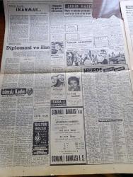 Hürriyet Gazetesi - 12 Ağustos 1960 - Eskişehir'de Konuşan Devlet Başkanı Cemal Gürsel - Türk Kültür Dernekleri Bu Ay Faaliyette Geçiyor - Yunanistan Da Ordusunu Gençleştiriyor - Yapılmayan Yollar İçin Yüz Binlerce Lira Ödenmiş - Nurcular Hakkında Malumat İstendi - Petrol Değil Hidrojen Gazı - İsimsiz Kadın Aşk Ve His Romanı Yazan Theresa Drake Yazı Dizisi - Diplomasi Ve İlim Yazan Doçent Doktor Vakur Versan - Olimpiyatlar İçin Yeni Seri Pul Hazırlandı - Sevim Tanürek Belvü Aile Gazinosunda - İsviçre'ye Yabancı Para Akını Endişe Uyandırıyor - Sancılı Toprak Cezayir Yazı ve Resimler Tahsin Öztin Yazı Dizisi - Mukaddes Sır Aşk Ve Macera Romanı Çizen Faruk Geç - Güney Kore'deki Demokrasi Tecrübesi -  Amerika'nın İlk Feza Limanını Gezerken - Hürrem Sultan Yazan Feridun Fazıl Tülbentçi Yazı Dizisi - Milli Ligin Yeni Şekli İki Gün İçinde Belli Olacak - Roma Olimpiyatına İştirak Edecek Güreşçilerimizin Son Seçme Müsabakaları Bugün Yapılıyor - Amatör Milli Takımımız Fenerbahçe'ye Yenildi