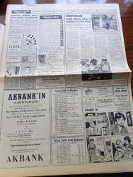 Hürriyet Gazetesi - 12 Ağustos 1960 - Eskişehir'de Konuşan Devlet Başkanı Cemal Gürsel - Türk Kültür Dernekleri Bu Ay Faaliyette Geçiyor - Yunanistan Da Ordusunu Gençleştiriyor - Yapılmayan Yollar İçin Yüz Binlerce Lira Ödenmiş - Nurcular Hakkında Malumat İstendi - Petrol Değil Hidrojen Gazı - İsimsiz Kadın Aşk Ve His Romanı Yazan Theresa Drake Yazı Dizisi - Diplomasi Ve İlim Yazan Doçent Doktor Vakur Versan - Olimpiyatlar İçin Yeni Seri Pul Hazırlandı - Sevim Tanürek Belvü Aile Gazinosunda - İsviçre'ye Yabancı Para Akını Endişe Uyandırıyor - Sancılı Toprak Cezayir Yazı ve Resimler Tahsin Öztin Yazı Dizisi - Mukaddes Sır Aşk Ve Macera Romanı Çizen Faruk Geç - Güney Kore'deki Demokrasi Tecrübesi -  Amerika'nın İlk Feza Limanını Gezerken - Hürrem Sultan Yazan Feridun Fazıl Tülbentçi Yazı Dizisi - Milli Ligin Yeni Şekli İki Gün İçinde Belli Olacak - Roma Olimpiyatına İştirak Edecek Güreşçilerimizin Son Seçme Müsabakaları Bugün Yapılıyor - Amatör Milli Takımımız Fenerbahçe'ye Yenildi