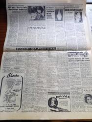 Hürriyet Gazetesi - 12 Ağustos 1960 - Eskişehir'de Konuşan Devlet Başkanı Cemal Gürsel - Türk Kültür Dernekleri Bu Ay Faaliyette Geçiyor - Yunanistan Da Ordusunu Gençleştiriyor - Yapılmayan Yollar İçin Yüz Binlerce Lira Ödenmiş - Nurcular Hakkında Malumat İstendi - Petrol Değil Hidrojen Gazı - İsimsiz Kadın Aşk Ve His Romanı Yazan Theresa Drake Yazı Dizisi - Diplomasi Ve İlim Yazan Doçent Doktor Vakur Versan - Olimpiyatlar İçin Yeni Seri Pul Hazırlandı - Sevim Tanürek Belvü Aile Gazinosunda - İsviçre'ye Yabancı Para Akını Endişe Uyandırıyor - Sancılı Toprak Cezayir Yazı ve Resimler Tahsin Öztin Yazı Dizisi - Mukaddes Sır Aşk Ve Macera Romanı Çizen Faruk Geç - Güney Kore'deki Demokrasi Tecrübesi -  Amerika'nın İlk Feza Limanını Gezerken - Hürrem Sultan Yazan Feridun Fazıl Tülbentçi Yazı Dizisi - Milli Ligin Yeni Şekli İki Gün İçinde Belli Olacak - Roma Olimpiyatına İştirak Edecek Güreşçilerimizin Son Seçme Müsabakaları Bugün Yapılıyor - Amatör Milli Takımımız Fenerbahçe'ye Yenildi