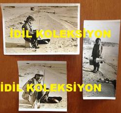 NEJAT UYGUR'UN ORİJİNAL 3'LÜ FOTOĞRAF SETİ - 18 x 12 cm, 12 x 11 ve 18 x 8 cm EBADINDA 3 ADET FOTOĞRAF - SİYAH & BEYAZ - NEJAT UYGUR PLAJDA KEMAN ÇALARKEN ÇEKİLMİŞ 3 FARKLI KARE