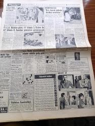 Hürriyet Gazetesi - 17 Ağustos 1960 - Türk Askeri 82 Yıl Sonra Kıbrıs'a Ayak Bastı - Türk Birliğini Kıbrıs'ta Karşılama Töreni Fotoğraf - Türkiye'nin İlk Kıbrıs Büyükelçisi Emin Dırvana Lefkoşa'ya Gitti - Vali Foot Kıbrıs'tan Ayrıldı - Kıbrıslı Türkler Mehmetçikleri Görülmemiş Bir Sevgi Tezahüratı İle Karşıladılar - EOKA'cılar Kıbrıs'a Dönüyor - Bir İngiliz Radyo Muhabirine Göre Türkler Askerlere Rumlar İse EOKA'cılara Tezahürat Yaptı - Birleşik Amerika'dan 127 Milyon Liralık Daha Yardım Yapıldı -  İsimsiz Kadın Aşk Ve His Romanı Yazan Theresa Drake Yazı Dizisi - Dedektif Nik'in Maceraları Çizgi Roman - Roma Olimpiyatı Başlamadan Evvel Çıkan İlk İhtilaf - FİLA Reisine Göre 57 Kiloda Sadrettin Özden İle 67 Kiloda Osman Kambur Güreşlere Girmeyecek - Metin Oktay Oya Oktay Çifti Ayrılıyor - Mukaddes Sır Aşk Ve Macera Romanı Çizen Faruk Geç - Hürrem Sultan Yazan Feridun Fazıl Tülbentçi Yazı Dizisi - Nazi Kasabı Eichman'ı Metresi İle Karısının Ele Verdiği Söyleniyor - Asker Kıbrıs'ta Foto