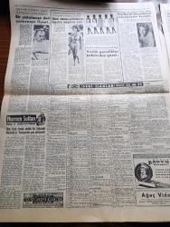 Hürriyet Gazetesi - 17 Ağustos 1960 - Türk Askeri 82 Yıl Sonra Kıbrıs'a Ayak Bastı - Türk Birliğini Kıbrıs'ta Karşılama Töreni Fotoğraf - Türkiye'nin İlk Kıbrıs Büyükelçisi Emin Dırvana Lefkoşa'ya Gitti - Vali Foot Kıbrıs'tan Ayrıldı - Kıbrıslı Türkler Mehmetçikleri Görülmemiş Bir Sevgi Tezahüratı İle Karşıladılar - EOKA'cılar Kıbrıs'a Dönüyor - Bir İngiliz Radyo Muhabirine Göre Türkler Askerlere Rumlar İse EOKA'cılara Tezahürat Yaptı - Birleşik Amerika'dan 127 Milyon Liralık Daha Yardım Yapıldı -  İsimsiz Kadın Aşk Ve His Romanı Yazan Theresa Drake Yazı Dizisi - Dedektif Nik'in Maceraları Çizgi Roman - Roma Olimpiyatı Başlamadan Evvel Çıkan İlk İhtilaf - FİLA Reisine Göre 57 Kiloda Sadrettin Özden İle 67 Kiloda Osman Kambur Güreşlere Girmeyecek - Metin Oktay Oya Oktay Çifti Ayrılıyor - Mukaddes Sır Aşk Ve Macera Romanı Çizen Faruk Geç - Hürrem Sultan Yazan Feridun Fazıl Tülbentçi Yazı Dizisi - Nazi Kasabı Eichman'ı Metresi İle Karısının Ele Verdiği Söyleniyor - Asker Kıbrıs'ta Foto