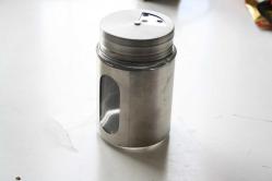 Cam 3 Kademe Delikli Döner Başlıklı Tuzluk Pulbiberlik  METAL  ( YENİ KOLİ 2