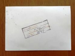 NEJAT UYGUR'UN ORİJİNAL 2'Lİ FOTOĞRAF SETİ - 18 x 12 cm ve 12 x 11 cm EBADINDA 2 ADET FOTOĞRAF - SİYAH & BEYAZ - NEJAT UYGUR MASASINDA İSMAİL HAKKI DÜMBÜLLÜ'NÜN 2 KÜÇÜK HEYKELİYLE POZ VERİRKEN ÇEKİLMİŞ 2 FARKLI KARE