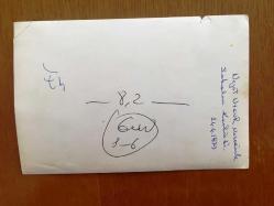 NEJAT UYGUR'UN ORİJİNAL 2'Lİ FOTOĞRAF SETİ - 18 x 12 cm ve 14 x 12 cm EBADINDA 2 ADET FOTOĞRAF - SİYAH & BEYAZ - NEJAT UYGUR SEYİRCİLERİN ÖNÜNDE MERASİMLE SAKALINI TRAŞ ETTİRİRKEN ÇEKİLMİŞ 2 FARKLI KARE, 24 NİSAN 1974