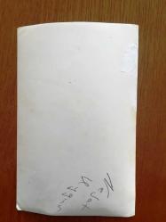 NEJAT UYGUR'UN ORİJİNAL 3'LÜ FOTOĞRAF SETİ - 18 x 12 cm EBADINDA 3 ADET FOTOĞRAF - SİYAH & BEYAZ - NEJAT UYGUR BOYNUNA GEÇİRDİĞİ DENİZ SİMİDİ İLE PLAJDA CANKURTARAN ROLÜ YAPTIĞI ANLARDA ÇEKİLMİŞ 3 FARKLI KARE