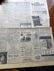 Hürriyet Gazetesi - 30 Eylül 1960 - Demokrat Parti Kapatıldı - İdamları Talep Edilen 43 Kişinin İsmi Açıklandı - Demokrat Parti'nin Kapatılma Sebebi Parti Tüzüğüne Aykırı Olarak Kongre Yapmamak - Hekimliği Sosyalize Edecek Tasarı Hazır - Brigitte Bardot İntihara Teşebbüs Etti - Gangster Nail Sivri 20 Yıla Mahkum Oldu - Demokrat Parti'nin 15 Yıllık Macerası - Kıskançlık Fırtınası His Romanı Yazan Gene D'olive Yazı Dizisi - İstanbul Ankara Radyosu Programı - Dedektif Nik'in Maceraları Çizgi Roman - Kurudu Meclis İçin Yapılacak İntihar Şekli Etrafında İki Misal Yazan Operatör Emin Erkulseyitoğlu - Özcan Tekgül Turkuaz Gazinosunda - Yeni Telefon Rehberinde 5 Milyon Harf Ve Rakam Var - Türkiye Bulgaristan Kürek Milli Teması Pazara Yapılıyor - Feriköy Dün Gitti Galatasaray Ve Beşiktaş Bugün Gidiyor - Fenerbahçe Bahia İle Yarın Oynuyor - Galatasaraylılar Dün Cezaevinde Metin Oktay'ı Ziyaret Etti - Fatoş Çizgi Roman - Gökler Hakimi Gordon Çizgi Roman - Güngörmüşler Çizgi Roman - Nilüfer