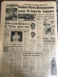 YENİ SABAH GAZETESİ 13 AĞUSTOS 1963 YIL :26 SAYI :8769--Nüfusun yüzde 71 i çiftçi ---Ehliyetsiz iki şoförden biri 9, diğeri 3 cana kıydı ---Posta soygununu için tam 350 ihbar yapıldı --Bir çete 2 Ağa yı dağa kaldırdı ,10 bin  lira fidye istiyor ---Tankerle çarpışan oto da 4 kişi yandı ---Kenya da kız babaları flört parası alıyor ---İstanbul dan Beyrut a iki tüccar denizden  otomobil ile gidecek ---Kan davası yüzünden  iki kişi öldürüldü ---Açık Hava da Yarasa : Siyavuşgil ---İtalyan okullarında dersler hipnotizma ile öğretilecek ---Güzeller için disiplin sıkı ---Batı Müziğinde Genç İstidat :Şükrü Yüzbaşıoğlu ---Balkan Güreş Şampiyonası Yarın M.Paşa da başlıyor --Gürkan Çevik 400 de 47.6 ile Türkiye rekoru kırdı ---Beşiktaş ,Aldo yu bir daha deneyecek ---3. Voleybol Turnuvasını Şampiyonlukla Kapattık ---Galatasaray Beykoz 'u Beşiktaş da B.Spor u aynı  skorla yendi :1-0--Tenis Milli Takımımız Sonuncu Oldu --Fenerbahçe Bursa da berabere kaldı --250 bin liralık eroin ele geçti ---