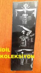 NEJAT UYGUR'UN EŞİ NECLA UYGUR'UN ORİJİNAL 3'LÜ FOTOĞRAF SETİ - 18 x 6 cm, 12 x 6 cm ve 6 x 5 cm EBADINDA 3 ADET FOTOĞRAF - SİYAH & BEYAZ - NECLA UYGUR APAÇİ KOSTÜMLERİYLE OYUN SERGİLERKEN ÇEKİLMİŞ 5 FARKLI KARE (3 FOTOĞRAFIN İÇİNDE) - 23 EKİM 1971